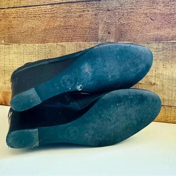 Micheal Kors Leather Wedged Ankle Boots - Picture 5 of 7